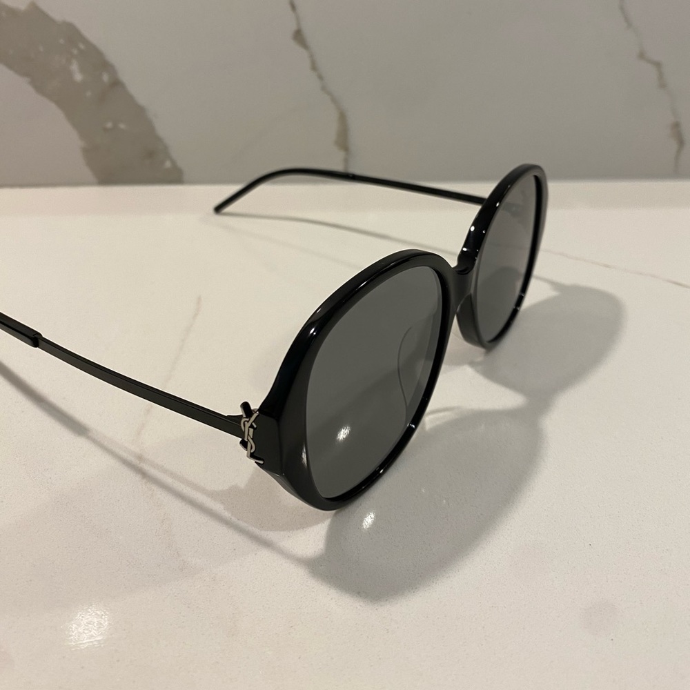 YSL - Yves Saint Laurent gray round ladies sunglasses m48sbk